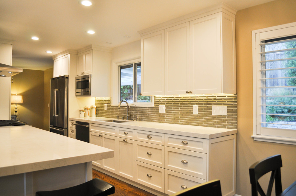 Example of a transitional home design design in San Francisco