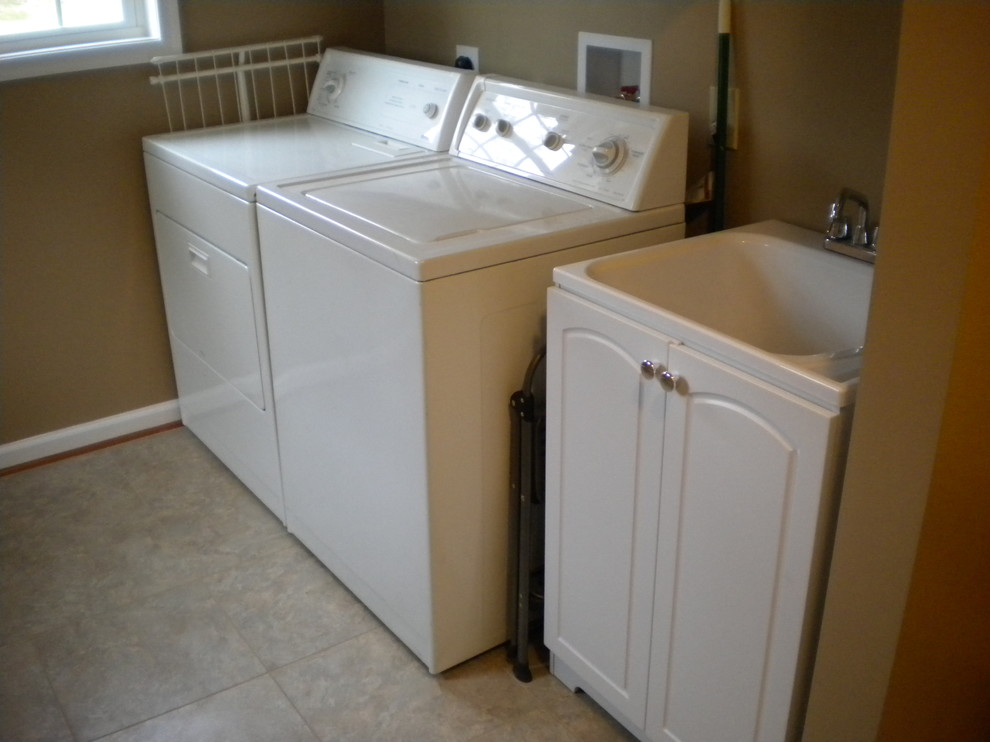Example of a laundry room design in Baltimore
