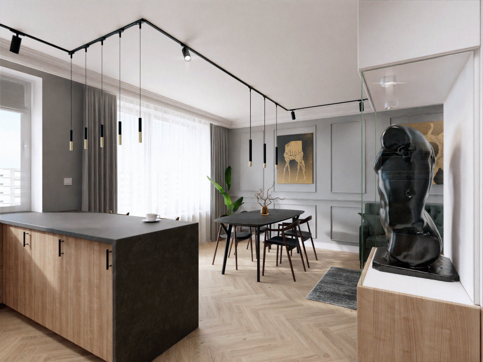 Modelo de sala de estar abierta escandinava de tamaño medio con paredes grises, suelo de madera clara y televisor colgado en la pared