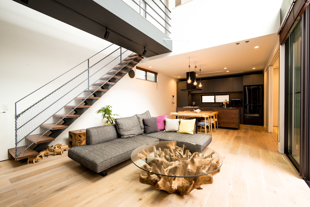 Photo of a contemporary open concept living room in Tokyo Suburbs with white walls, medium hardwood floors and beige floor.