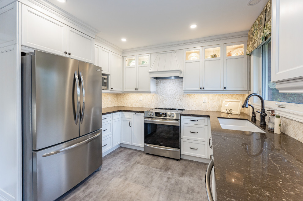 Kitchen - transitional kitchen idea