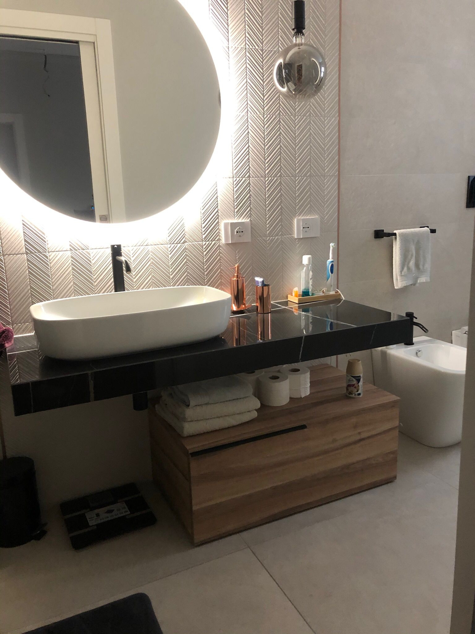 VIA MARTINETTI | Bagno bianco e nero