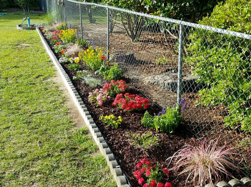 Photo of a large traditional backyard full sun garden in Atlanta with a container garden and mulch.