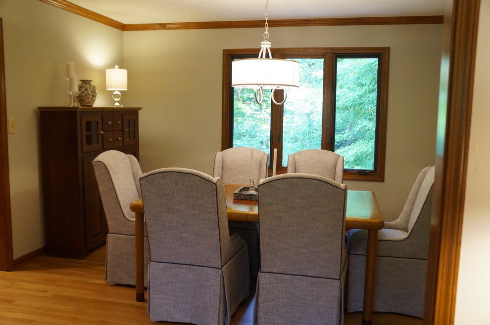 Design ideas for a transitional dining room in Indianapolis.