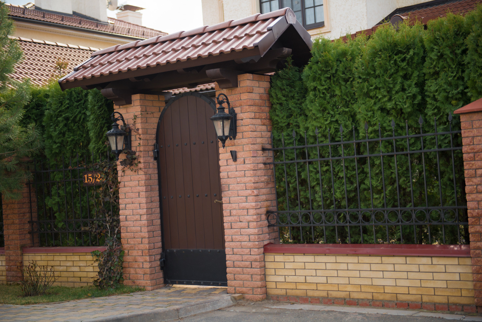 Реконструкция крыши и строительство навеса и веранды в поселке Екатериновка