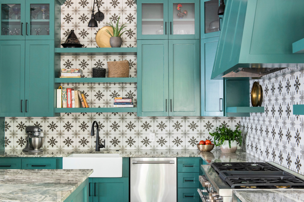 Kitchen - transitional kitchen idea in Houston