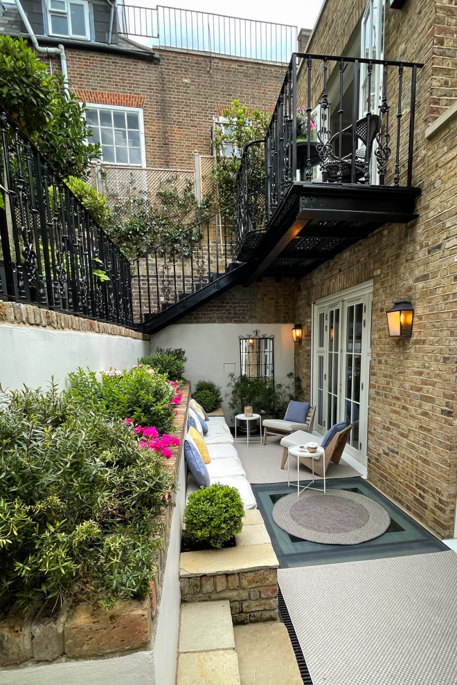 English garden in Central London Traditional Patio London by K