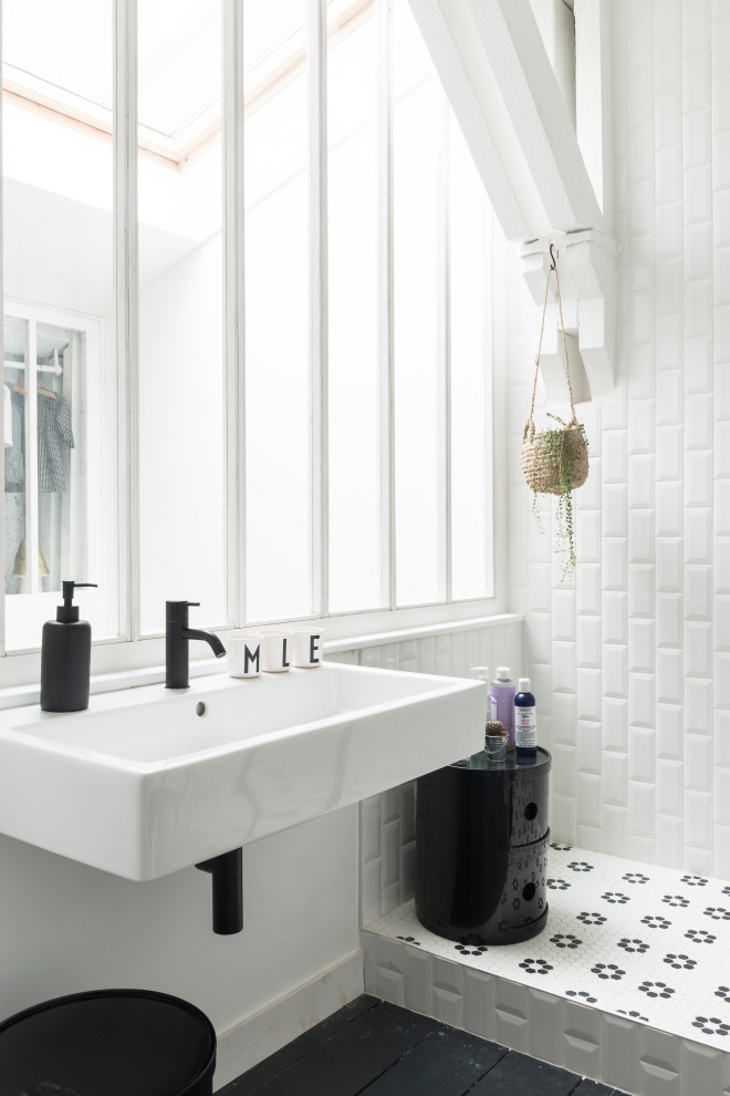 Réalisation d'une salle de bain design.