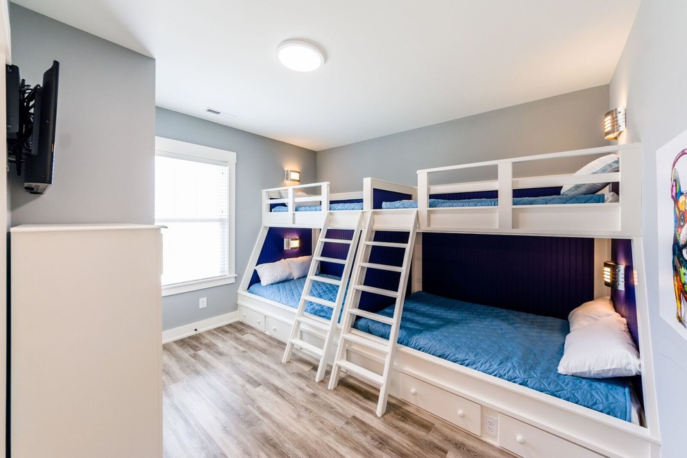 Mid-sized beach style gender-neutral kids' bedroom in Other with grey walls, vinyl floors and brown floor for kids 4-10 years old.