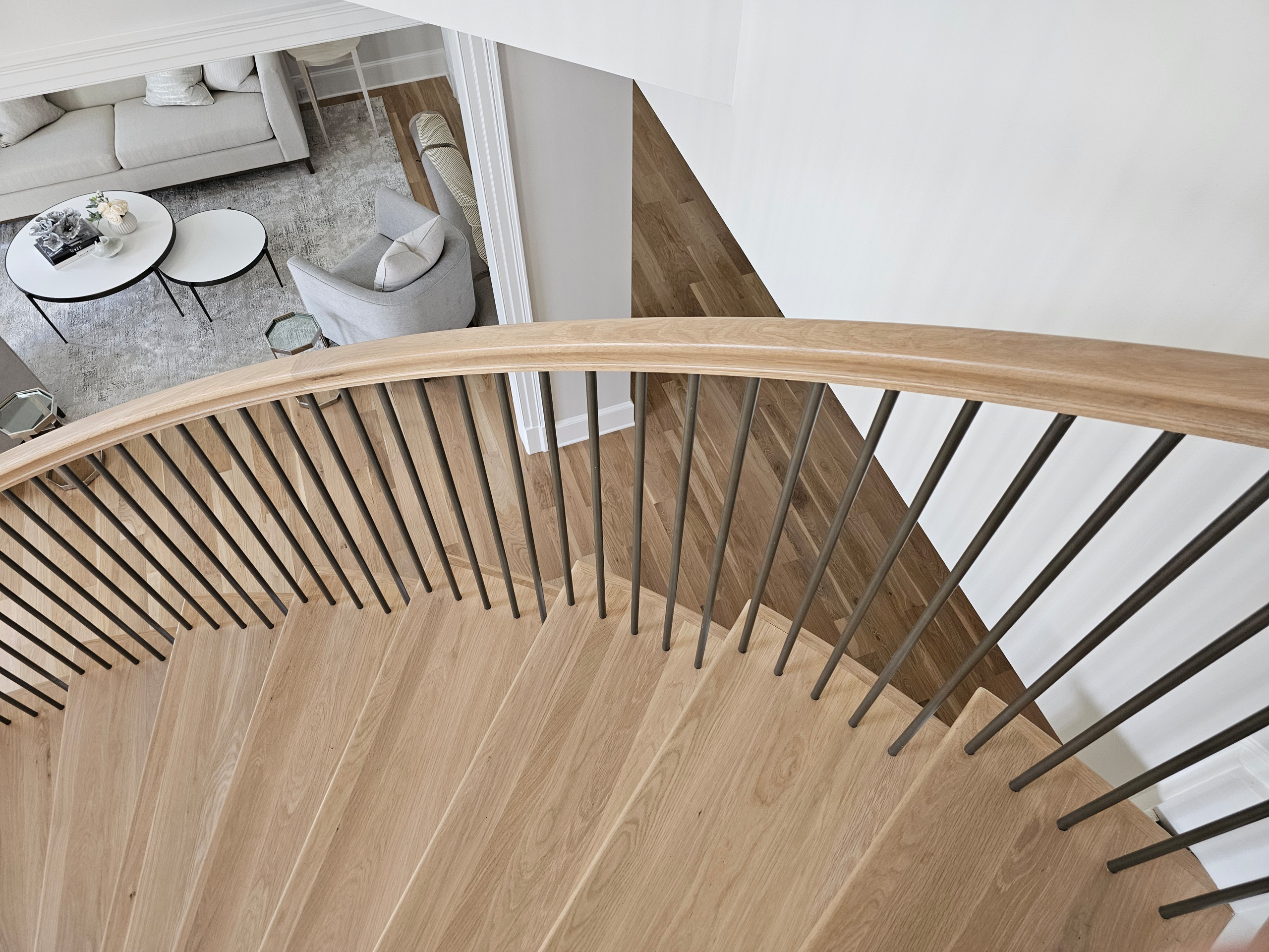 116_Elegant & Eye-catching Curved Staircase, Leesburg VA 20175