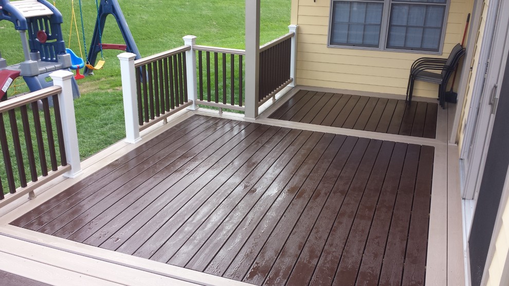 Mid-sized elegant backyard deck photo