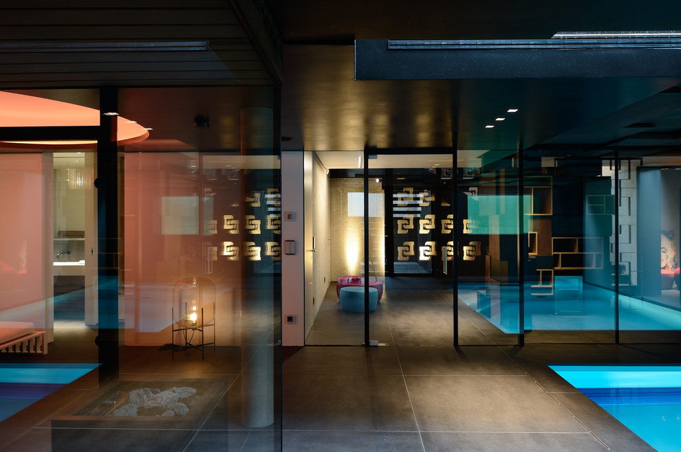 Moderner Pool in Sonstige