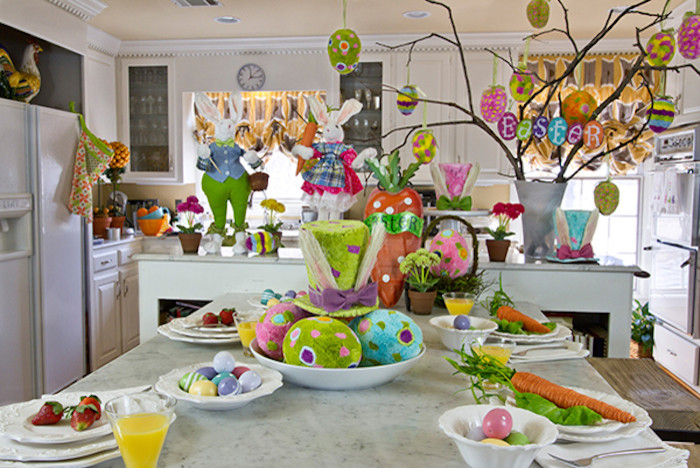 Eat-in kitchen - eat-in kitchen idea with flat-panel cabinets, marble countertops and an island