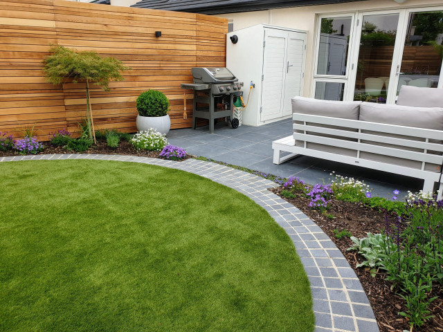 Landscape Design & Build (Pro 1012) courtyard