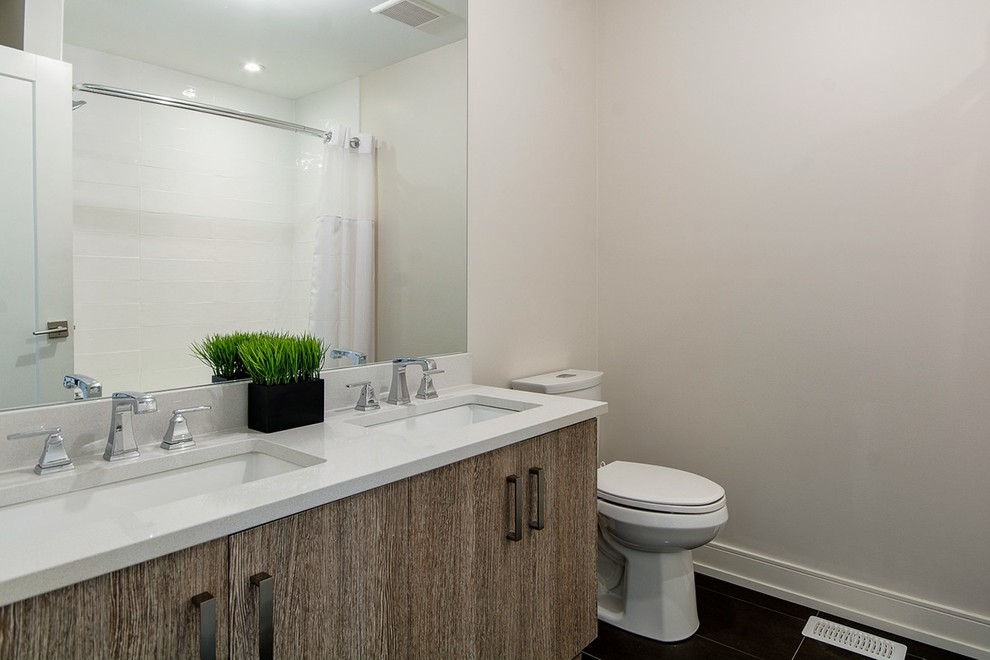 Inspiration for a transitional home design remodel in Ottawa
