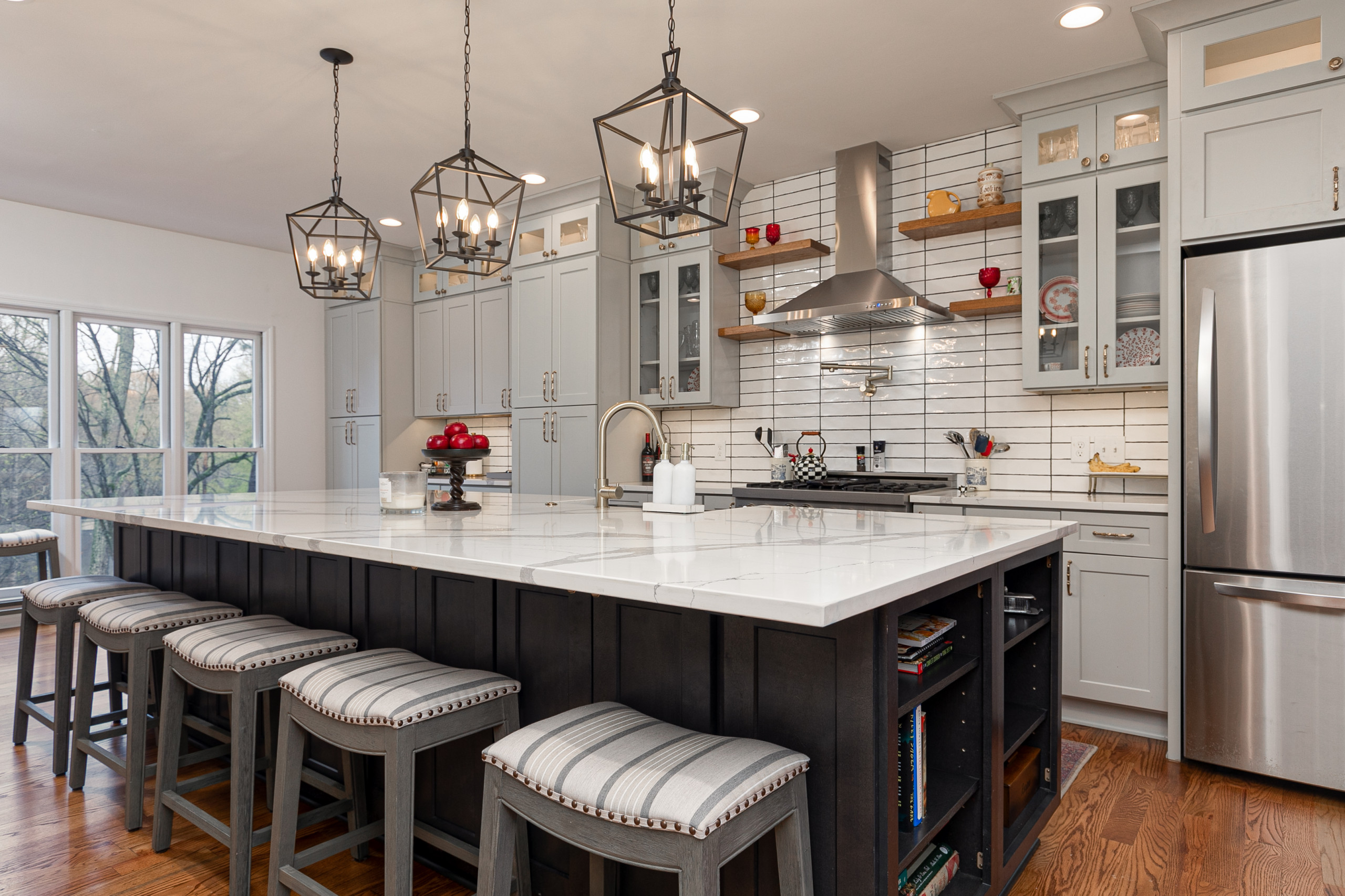 Modern Kitchen/ Island