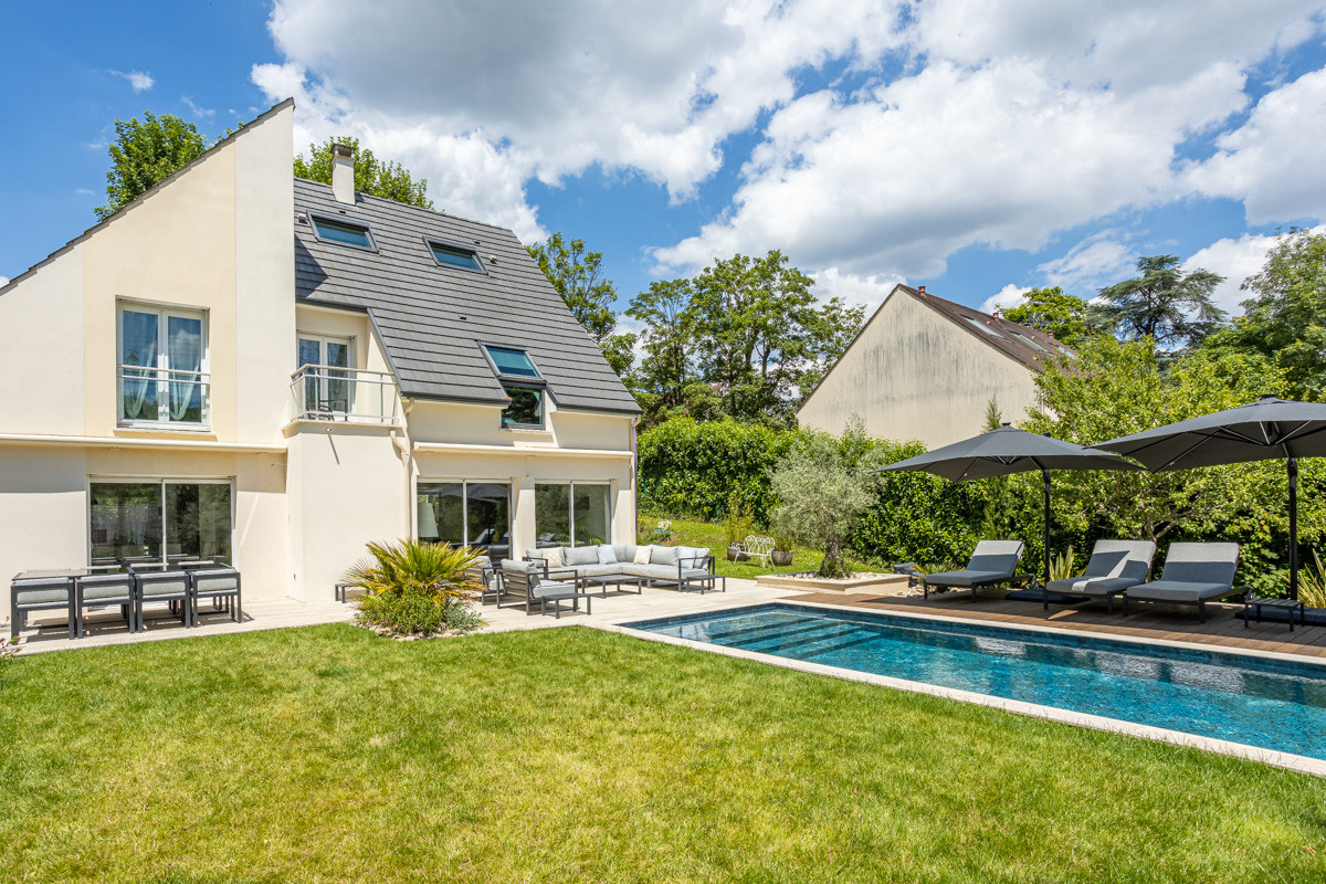 Création d'un grand jardin avec piscine
