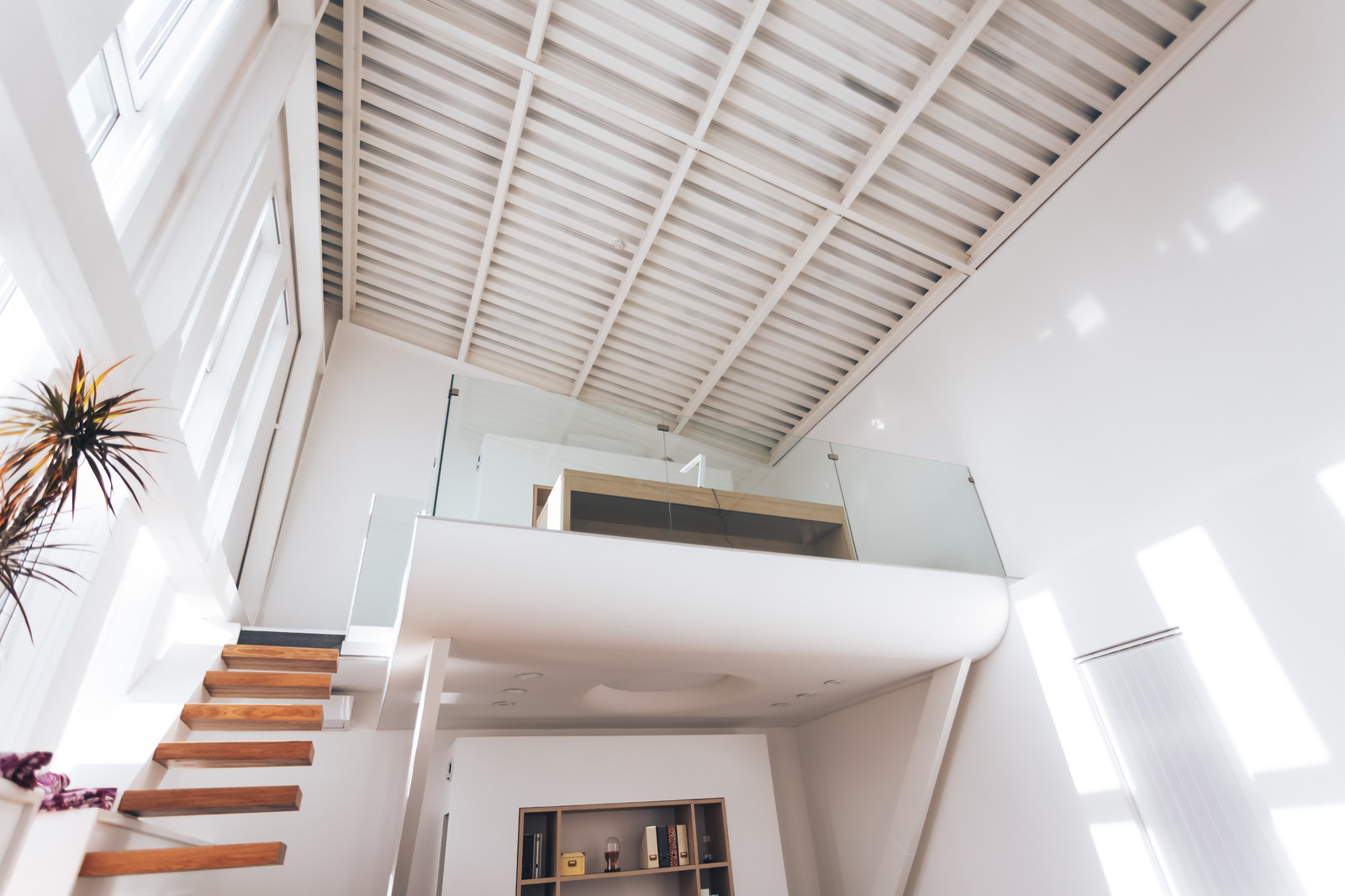 Натяжные стены и натяжные потолки