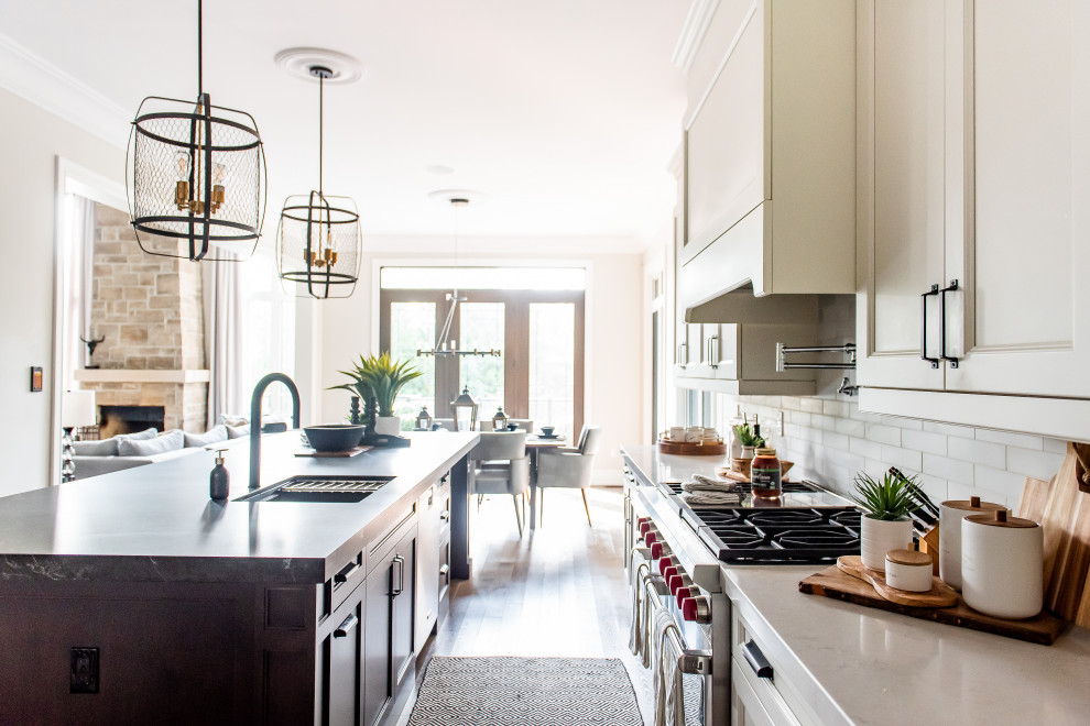 Example of a transitional home design design in Toronto