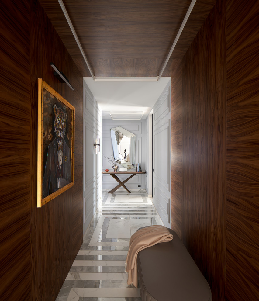 На фото: коридор среднего размера в современном стиле с серыми стенами, полом из керамогранита, серым полом, многоуровневым потолком и панелями на части стены с