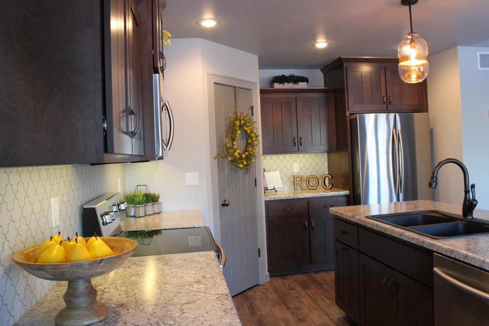 Eat-in kitchen - mid-sized craftsman eat-in kitchen idea with a drop-in sink, flat-panel cabinets, medium tone wood cabinets, laminate countertops, gray backsplash, stainless steel appliances and an island