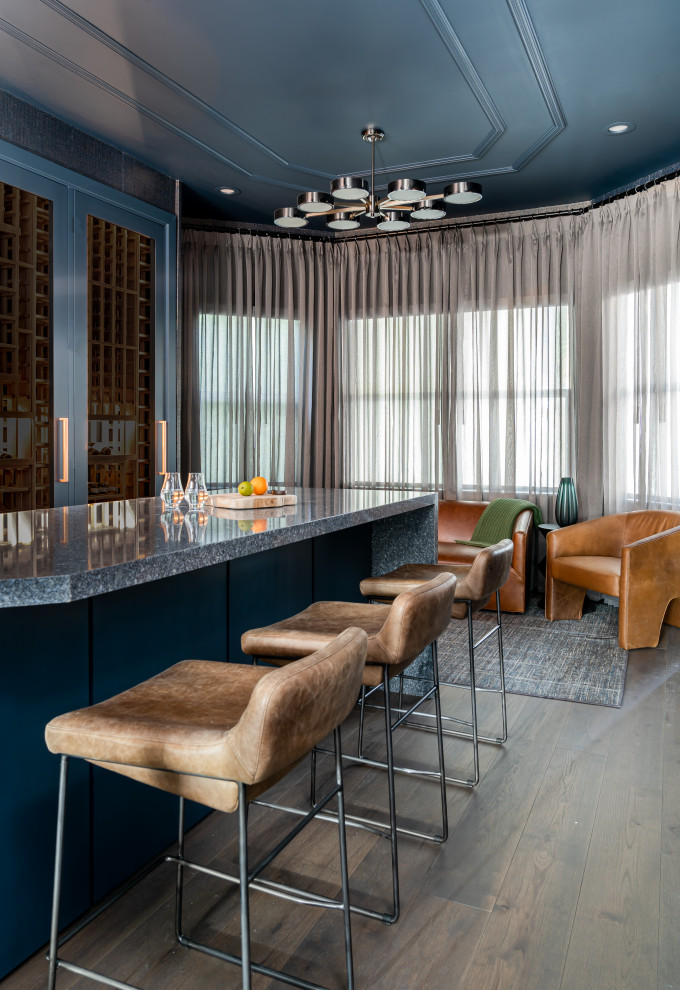 Design ideas for a midcentury seated home bar in Miami.