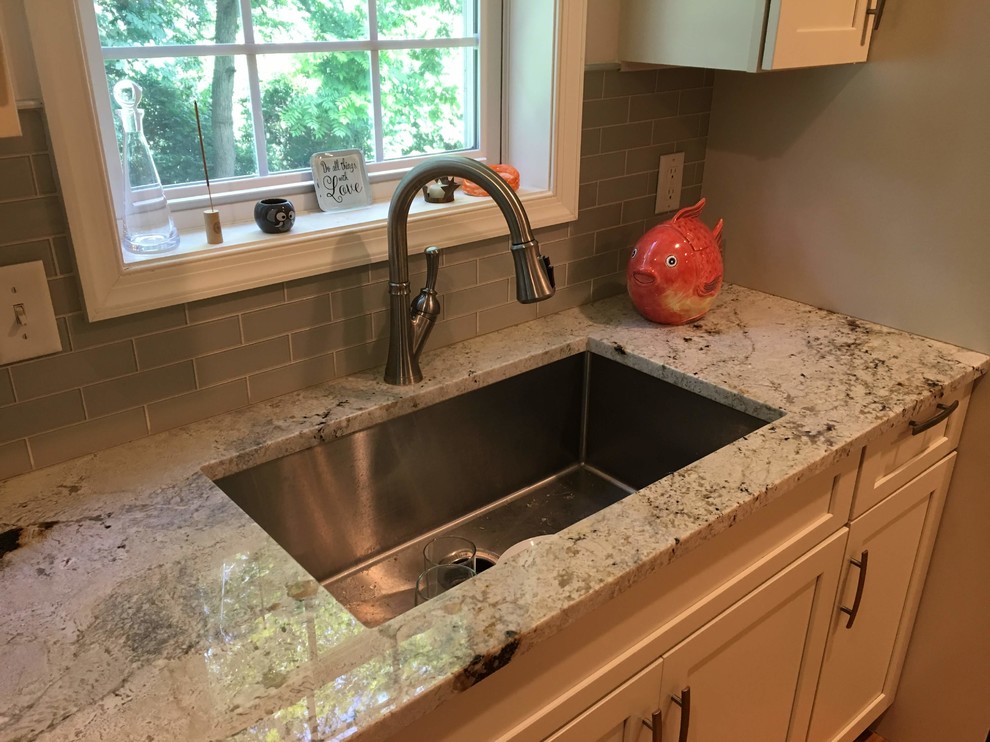 Kitchen - transitional kitchen idea