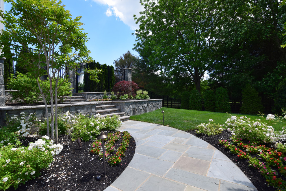 Example of a transitional home design design in DC Metro