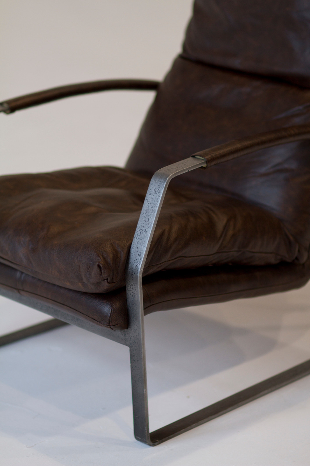 Кожаное кресло