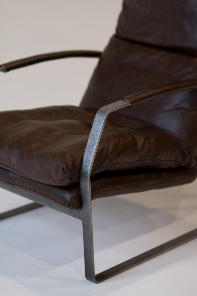 Кожаное кресло