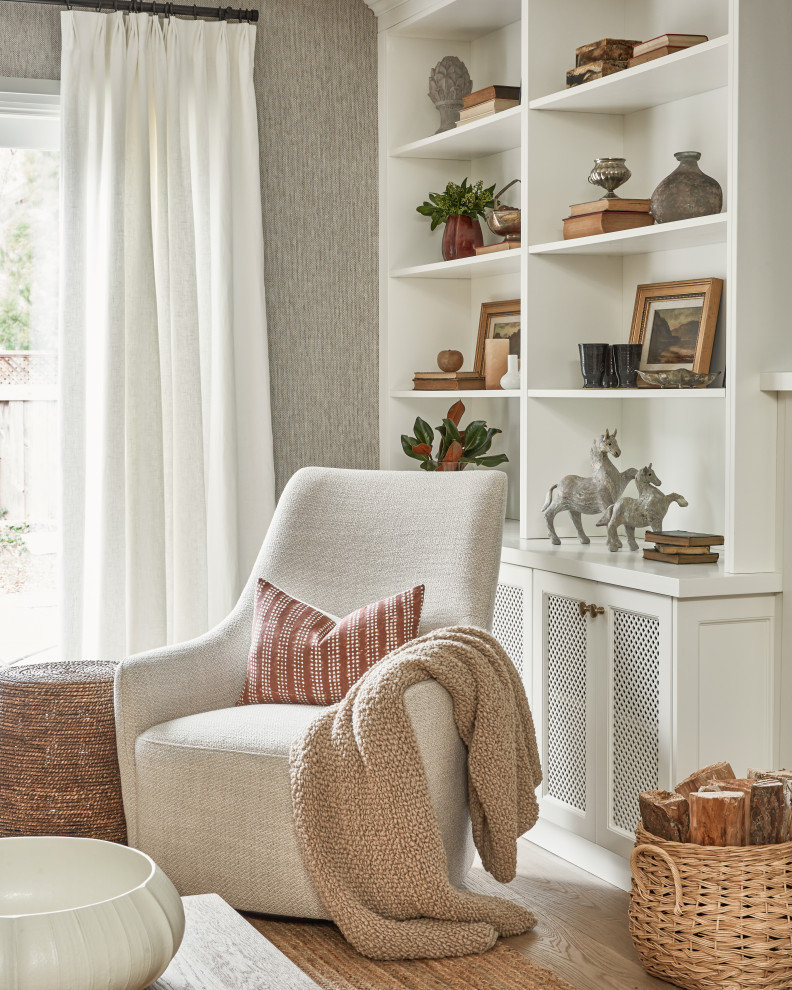 Transitional home design photo in Toronto