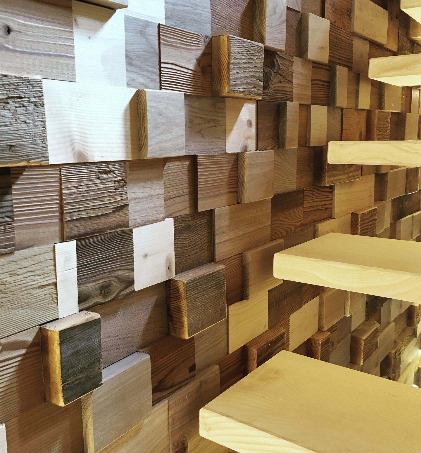 AGENCEMENT MURAL EN BOIS