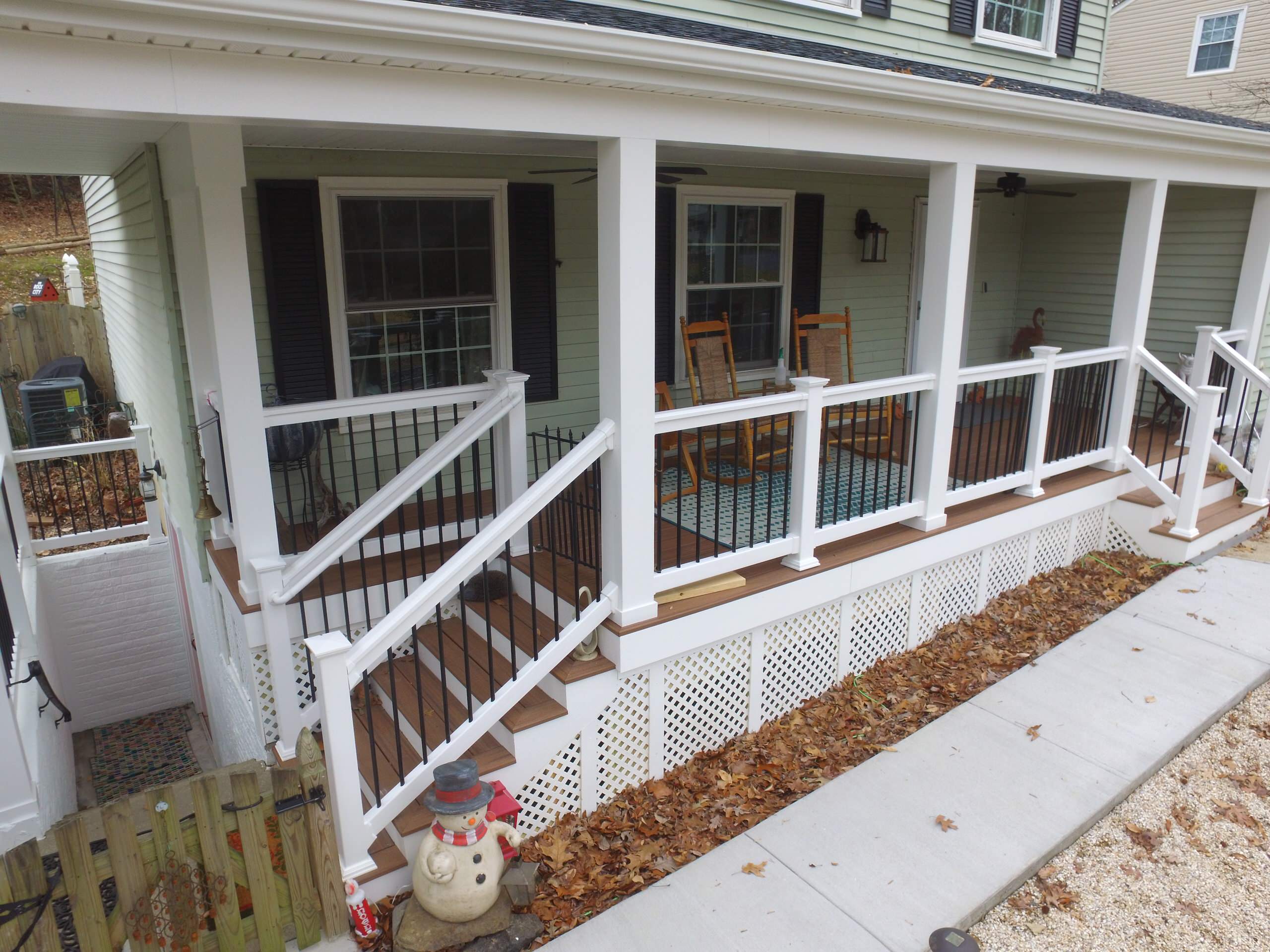 Front Porch w/ Breezeway to Basement