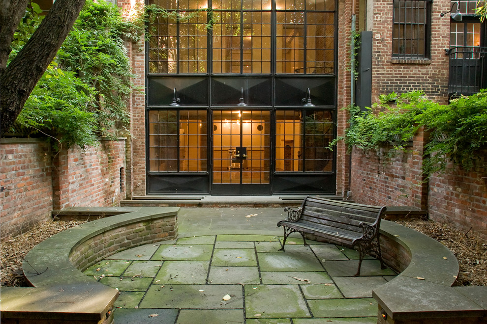 Urban exterior home photo in New York