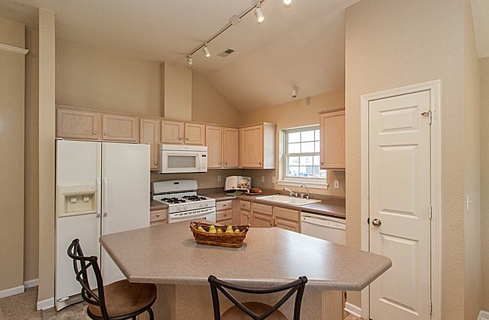 Example of a transitional kitchen design in Cedar Rapids