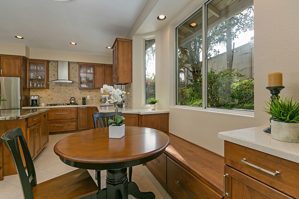 Warm and functional open kitchen