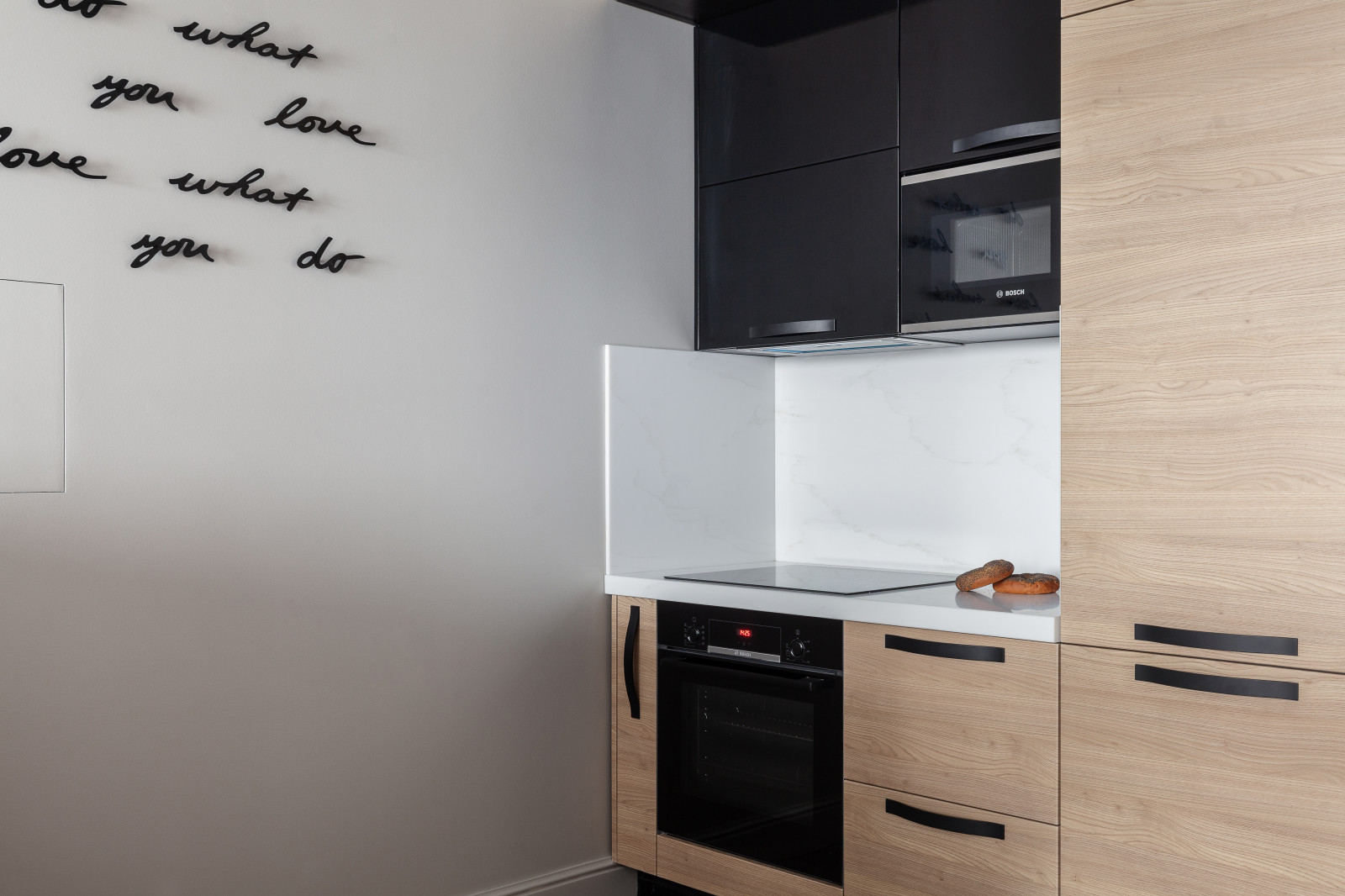 Квартира в ЗИЛАРТ с красной дверью