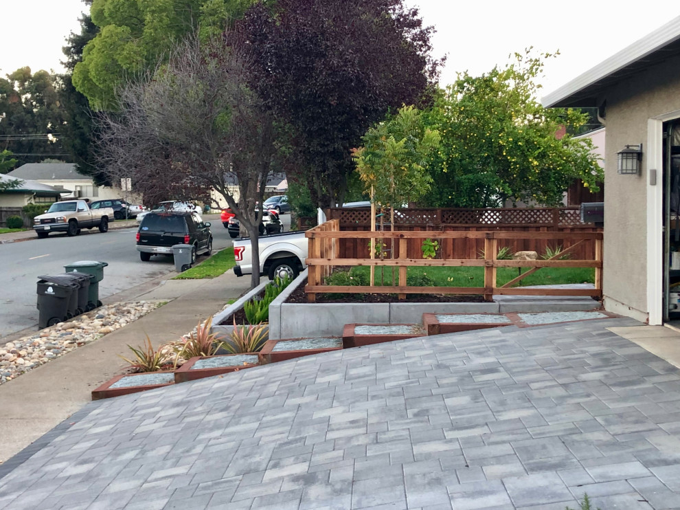 Morgan Hill Sloped Front Garden