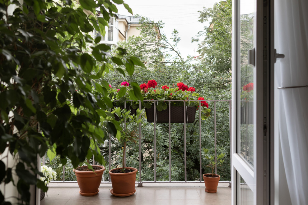 Design ideas for a scandi balcony in Moscow.