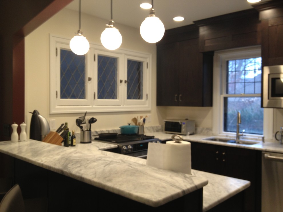 Transitional kitchen photo in Detroit