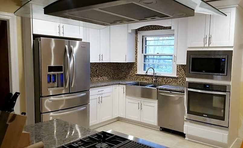 Example of a small transitional kitchen design