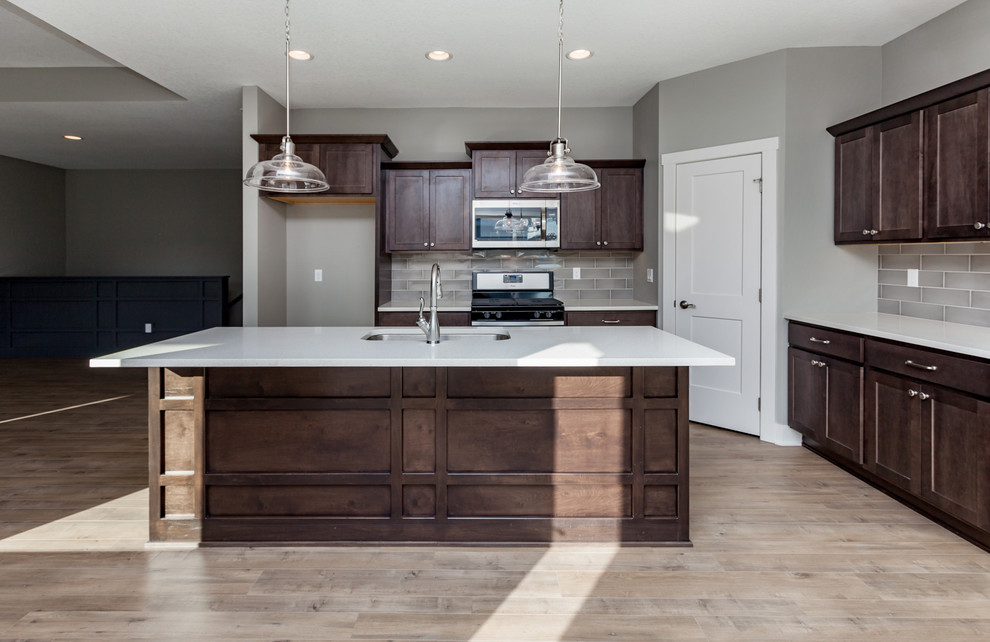 Kitchen - transitional kitchen idea