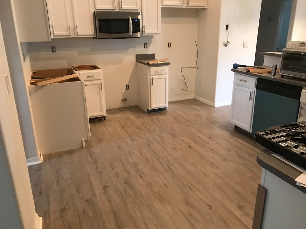 Kitchen - large transitional kitchen idea in Miami