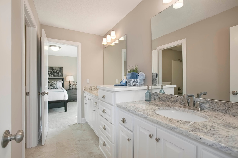 Photo of a mid-sized transitional kids bathroom in Minneapolis with white tile and beige walls.