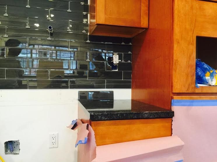 Help with design solution to countertopbacksplash gap