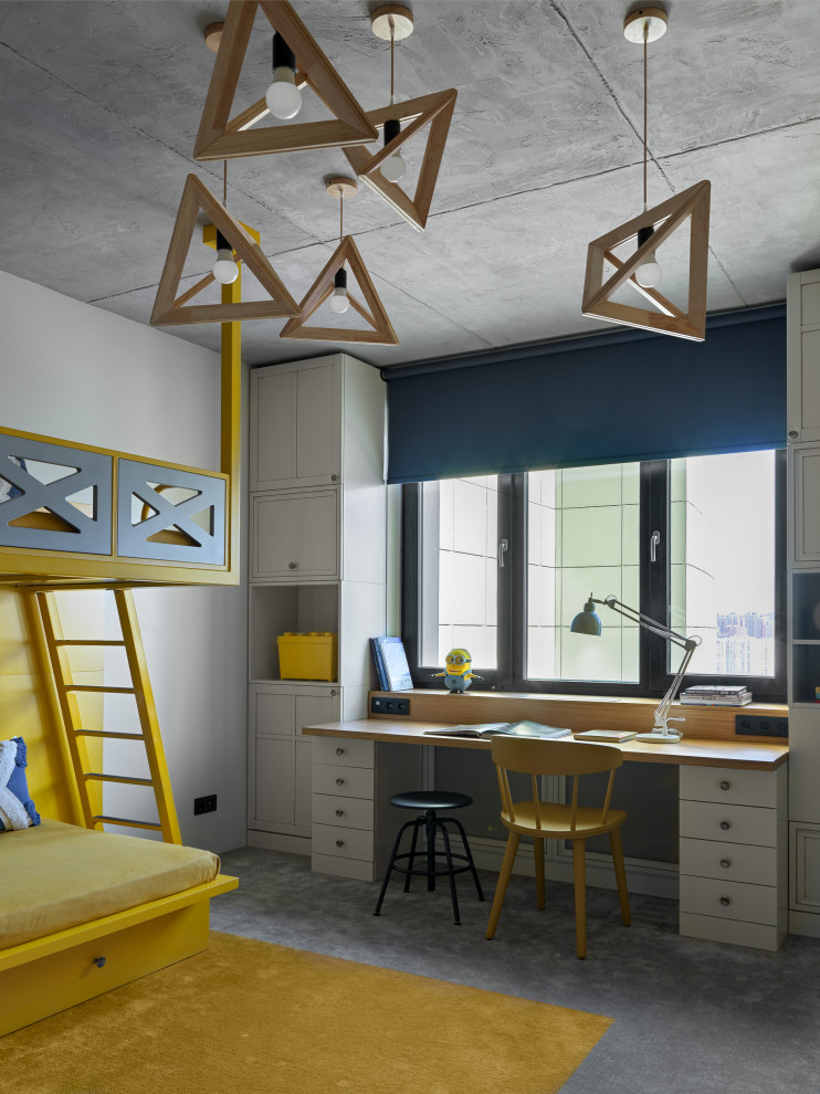 Inspiration pour une chambre neutre de 4 à 10 ans urbaine de taille moyenne avec un bureau, un mur blanc, moquette, un sol gris et du papier peint.