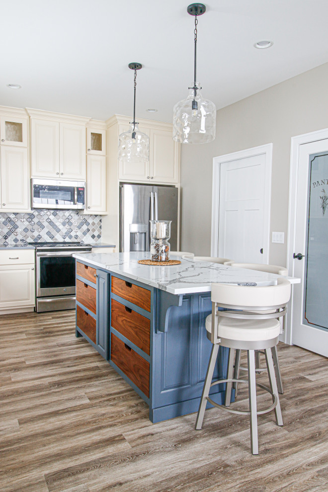 Kitchen - transitional kitchen idea