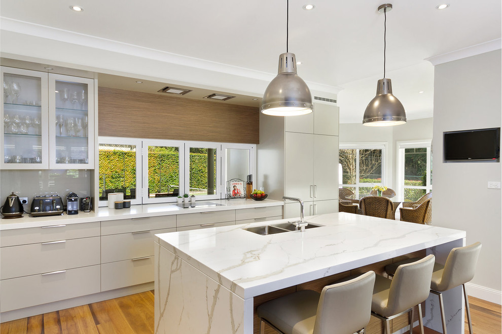 Photo of a mid-sized contemporary kitchen in Sydney with with island.