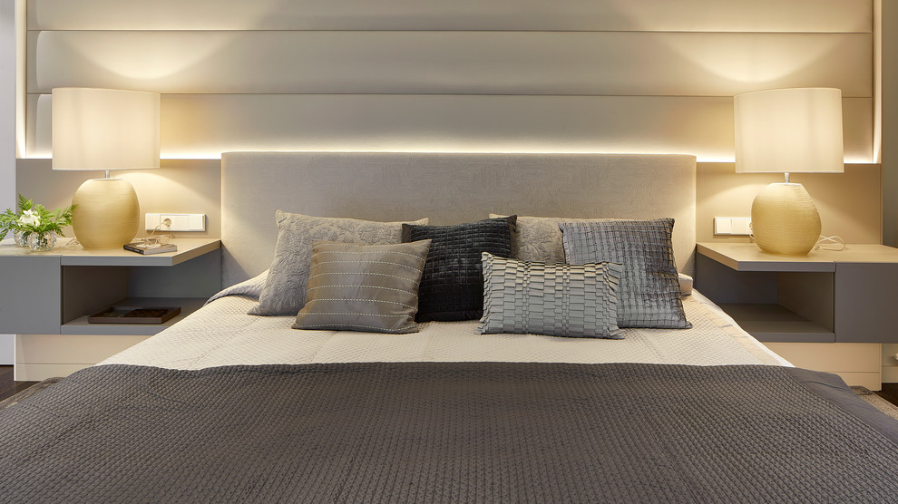 Design ideas for a modern master bedroom in Barcelona.