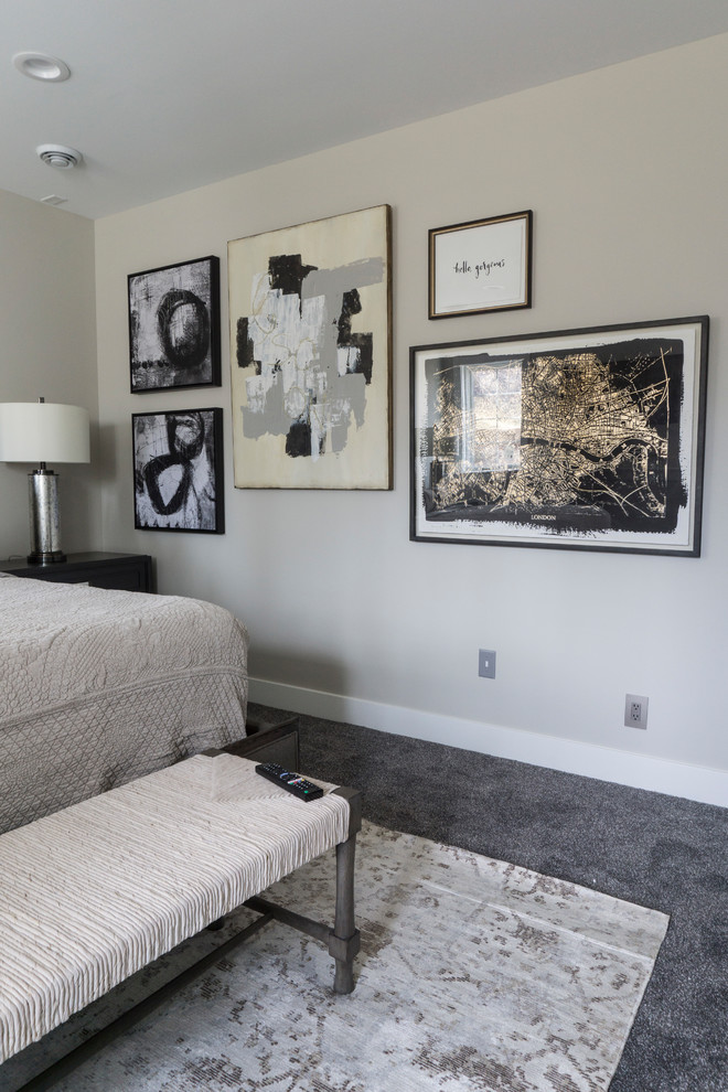 Example of a transitional home design design in Cedar Rapids